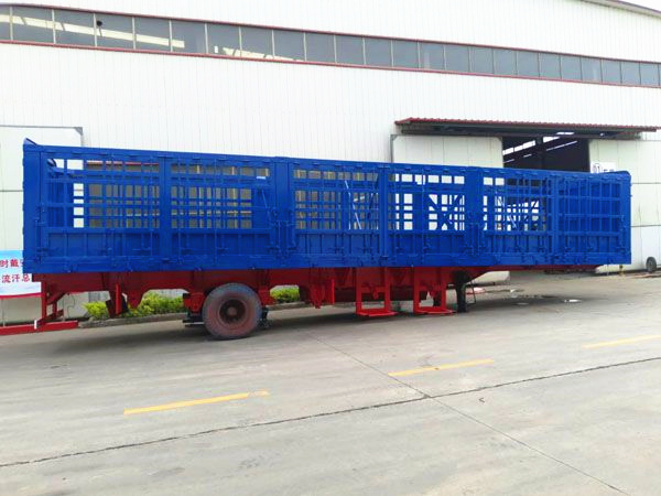 倉(cāng)柵式半掛車
