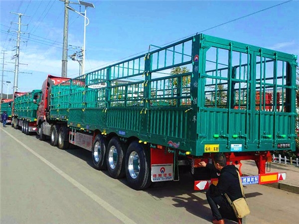 倉(cāng)柵式半掛車